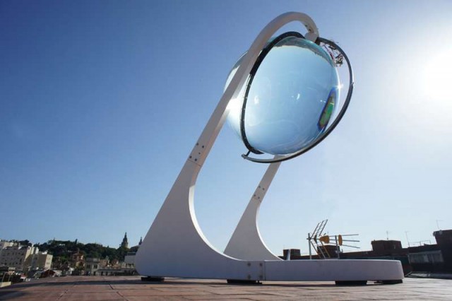 Rawlemon-Spherical-Glass-Solar-energy-generator-1-640x426